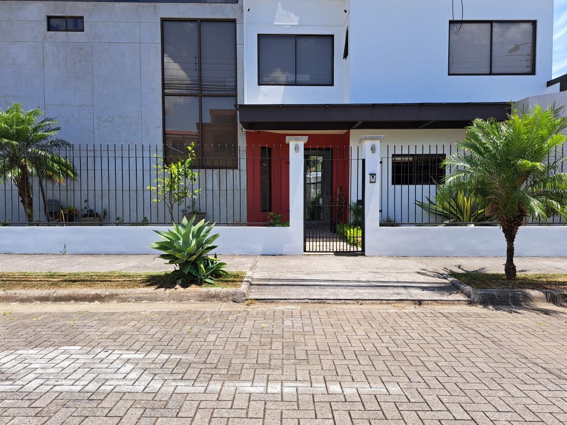 Habitación con vista a montaña.