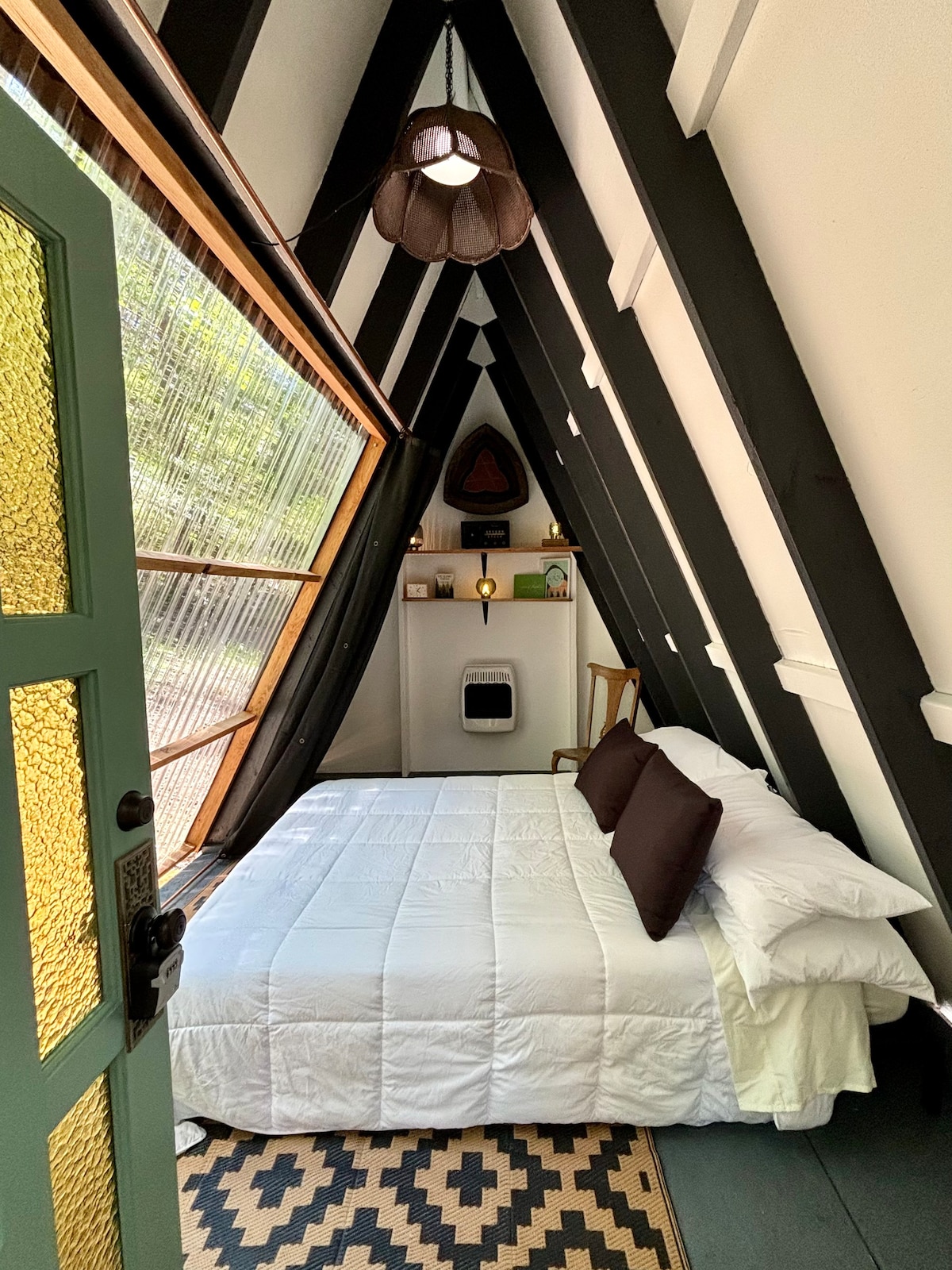 Alpine Camp, Private Glamping at Radio Ranch