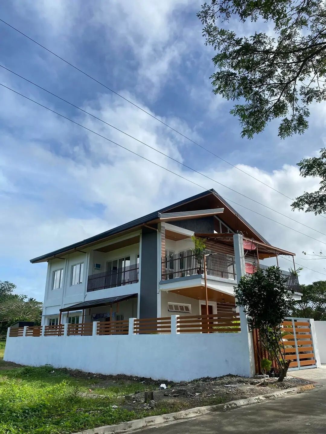 Pet friendly Beach House with 7 Bedrooms Laiya