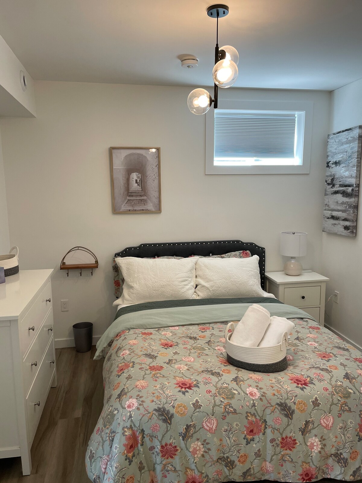Sunlit Haven: Modern 1 Bedroom