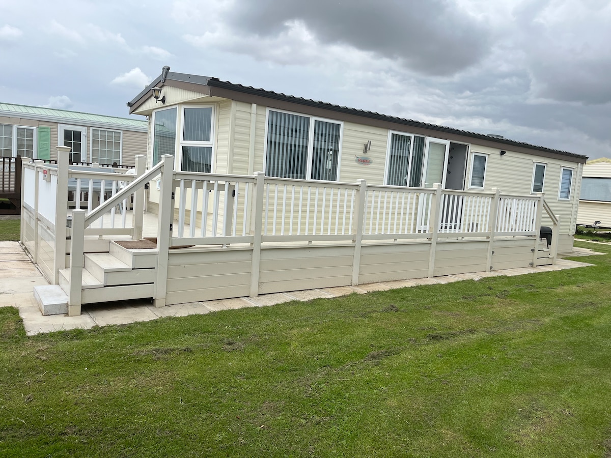 Homely, clean 8 berth caravan