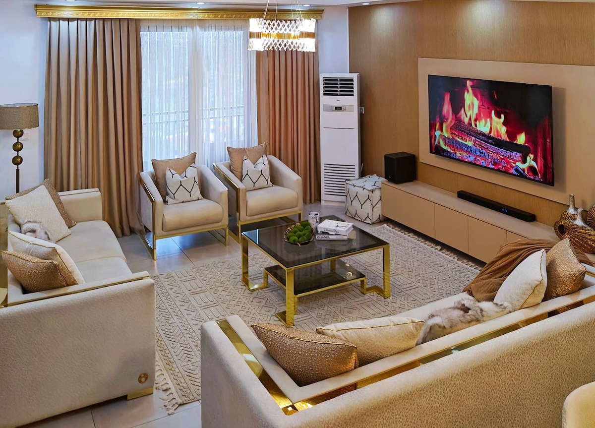 Luxury apartment by Brills  Palm village 2BR