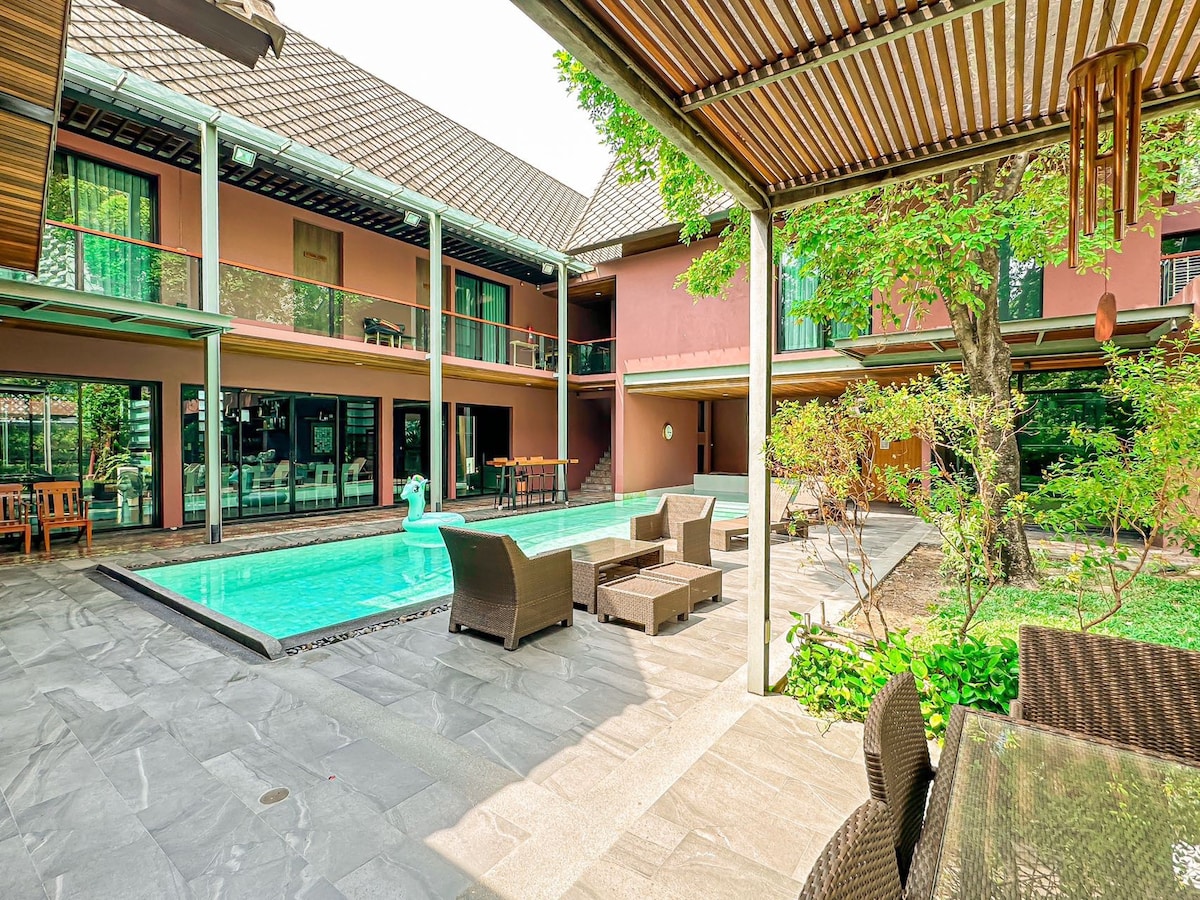免费接机 曼谷市中心皇家园林别墅 2400㎡管家服务 泳池 桑拿