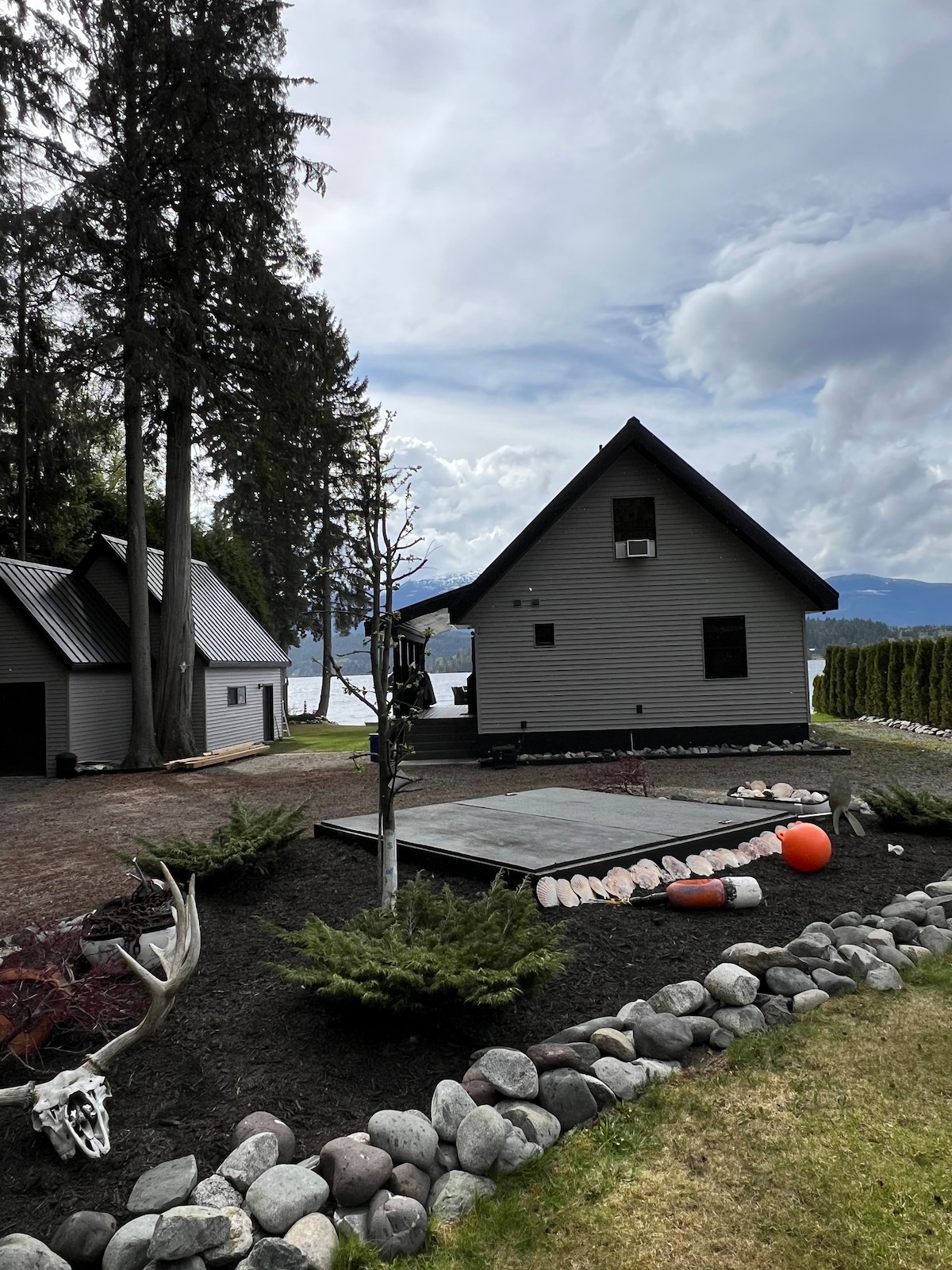Lakefront cabin