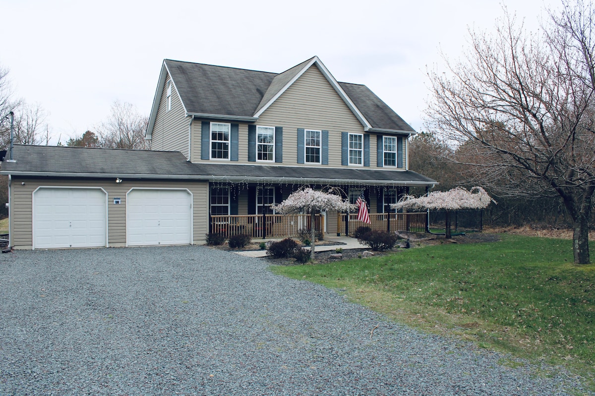 Gorgeous Cozy 5 Bedroom House in Albrightsville