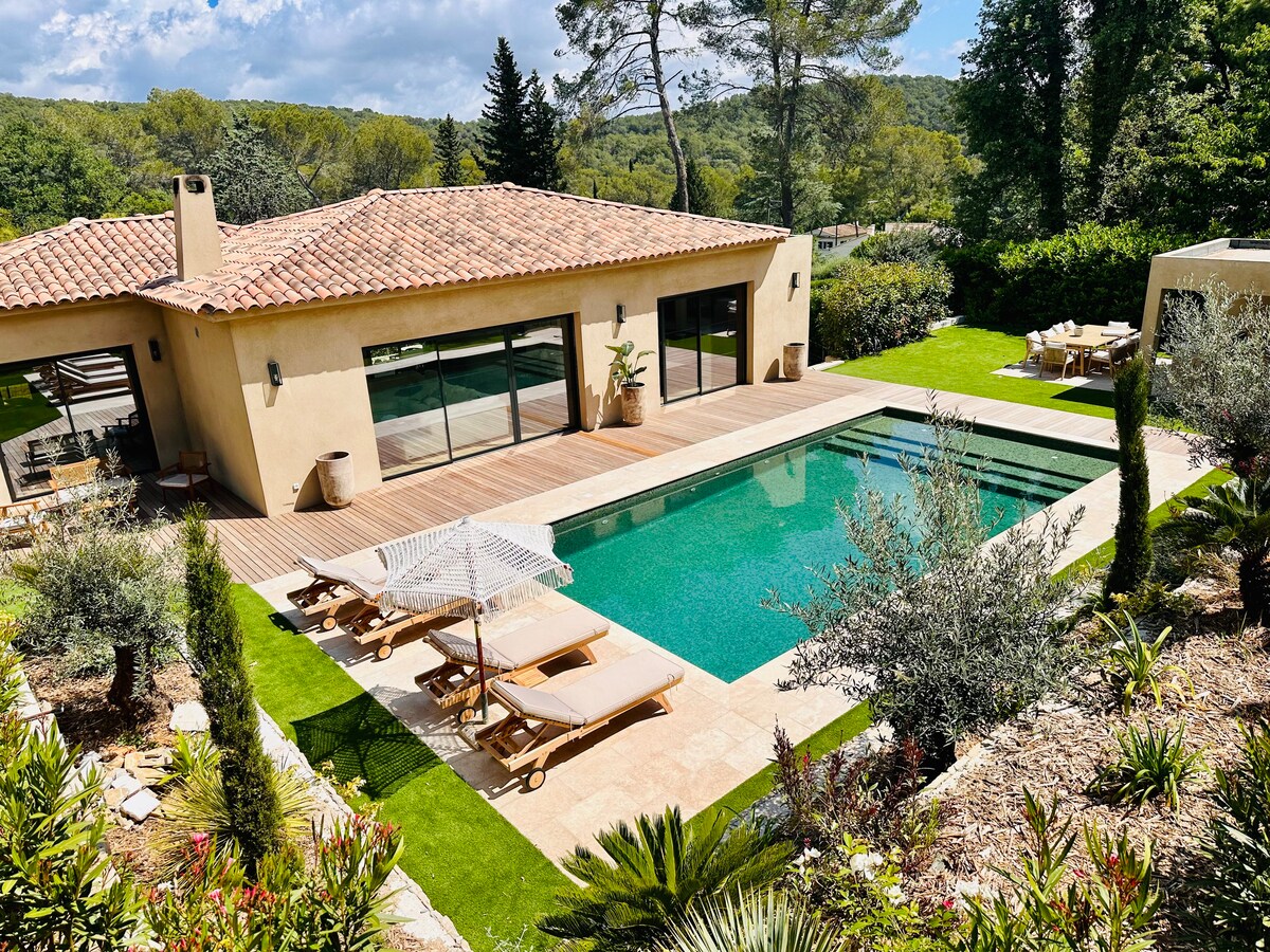 Villa de luxe avec piscine dans domaine sécurisé