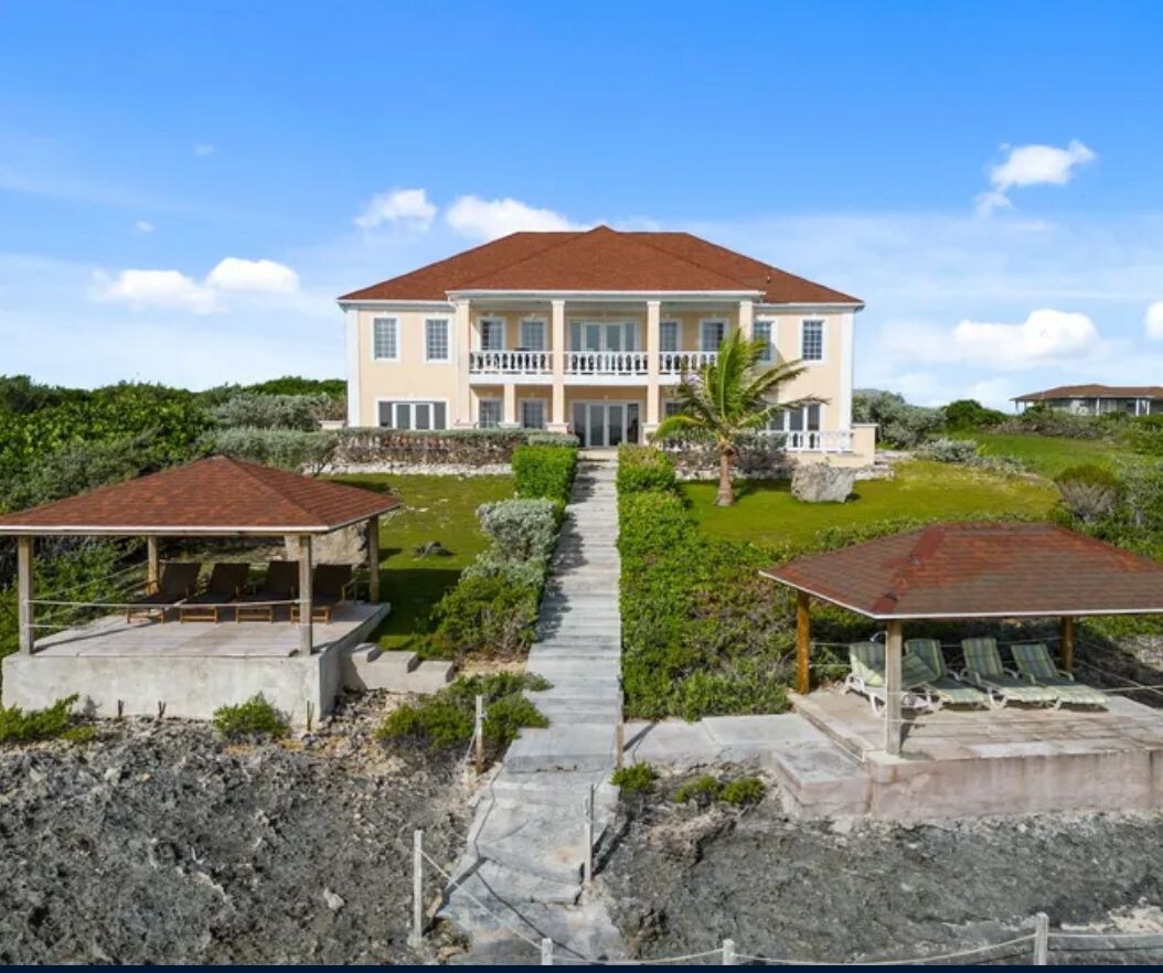 Charming 7 bedroom Private Beachfront House!
