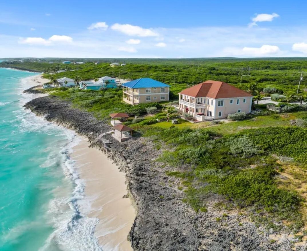 Charming 7 bedroom Private Beachfront House!