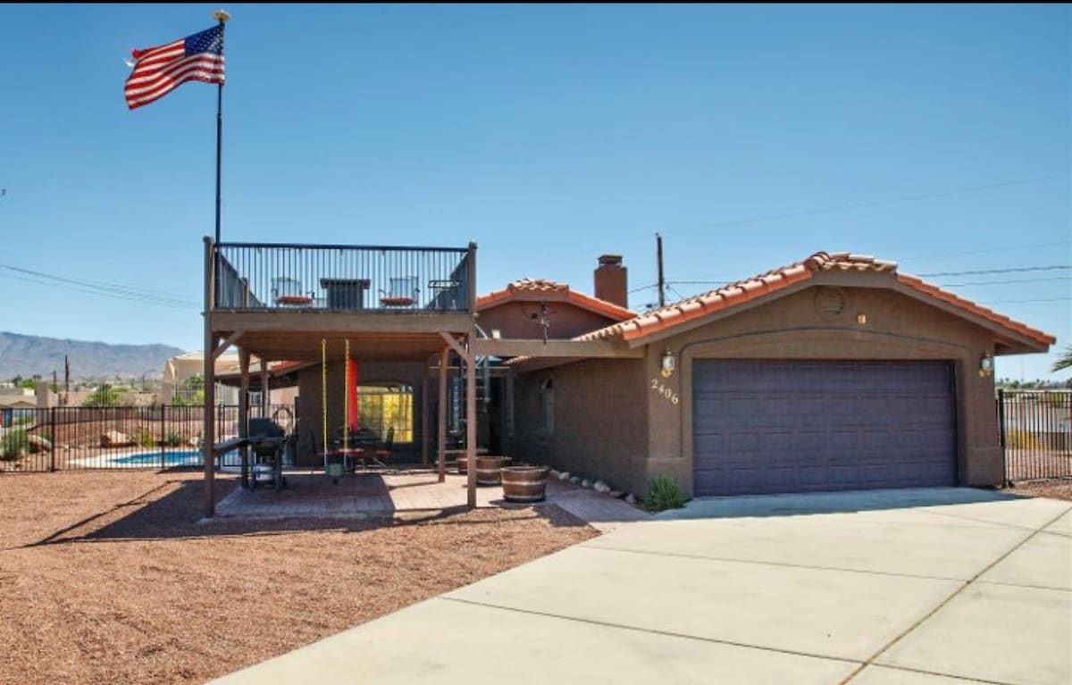 Pool and spa w/ viewing deck.