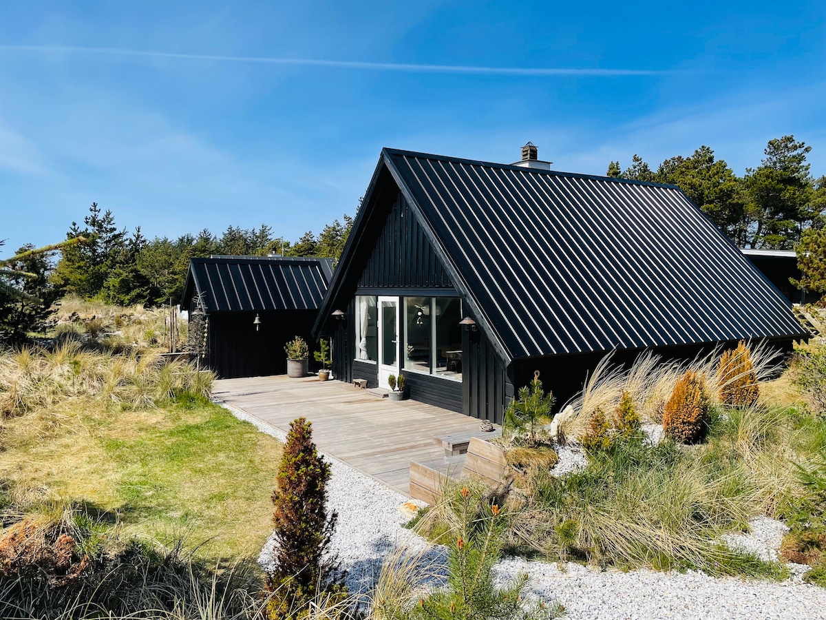 Charming summerhouse in Vorupør