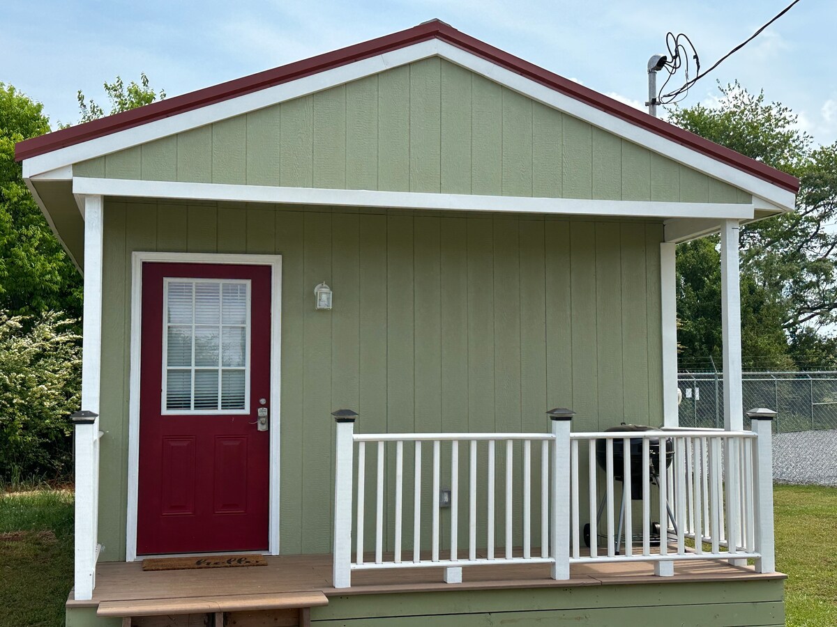 Clean and quiet family tiny home