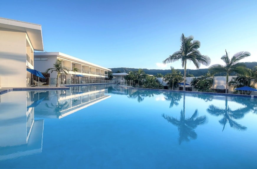 Haven on the Pool Port Douglas, swim out apt