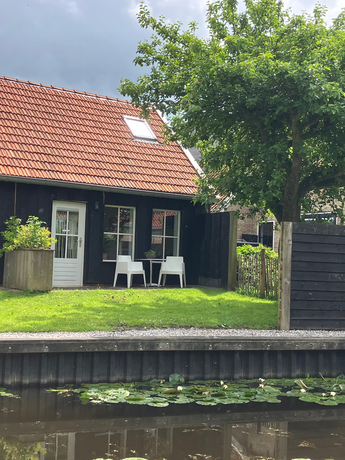 New! Appartement aan het water in Jorwert.