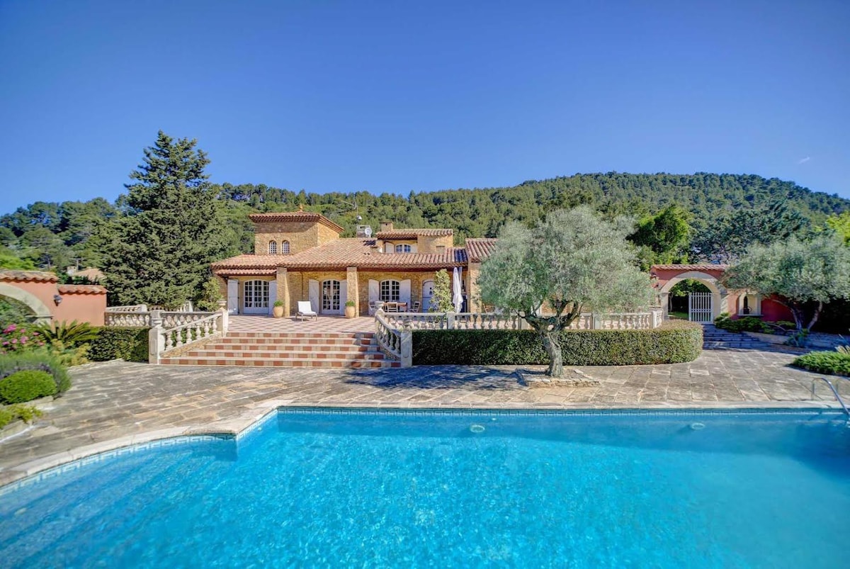 Provençal Villa for 12 + pool *20 mins to Cassis*