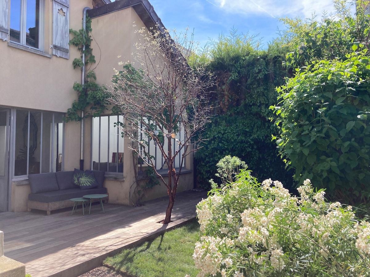 Maison de charme jardin/Stade Yves-du-Manoir 2 km