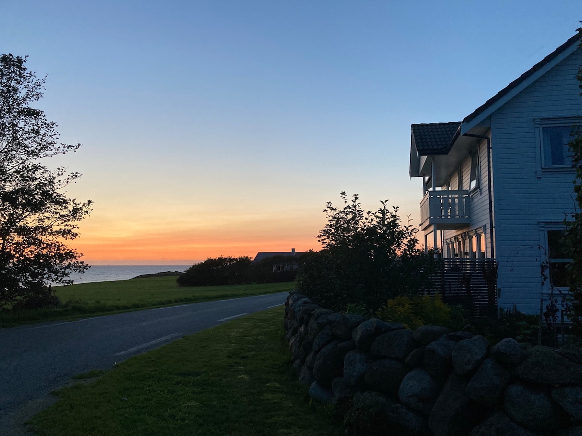 Landlig hus med nydelig sjøutsikt! Nær strender.