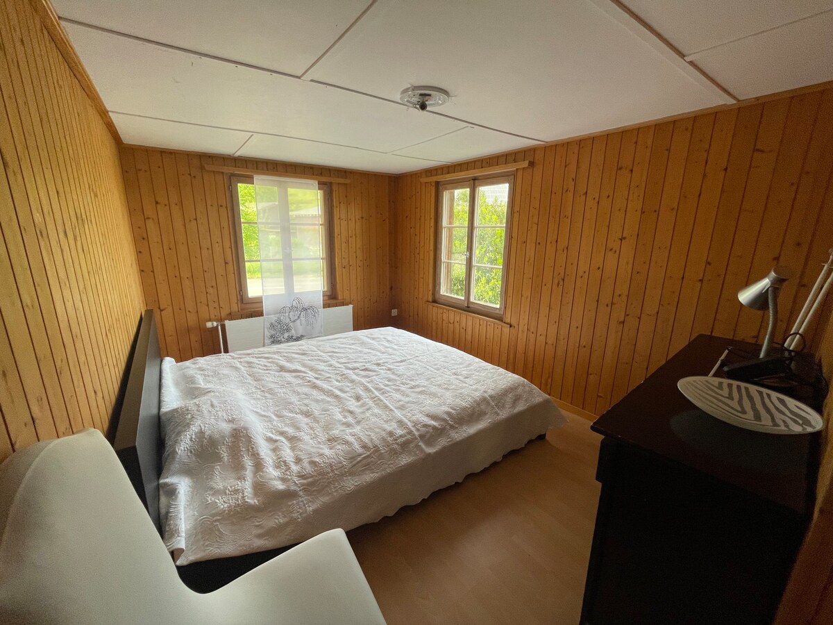 Doppelbett 180x200 in Bauernhaus