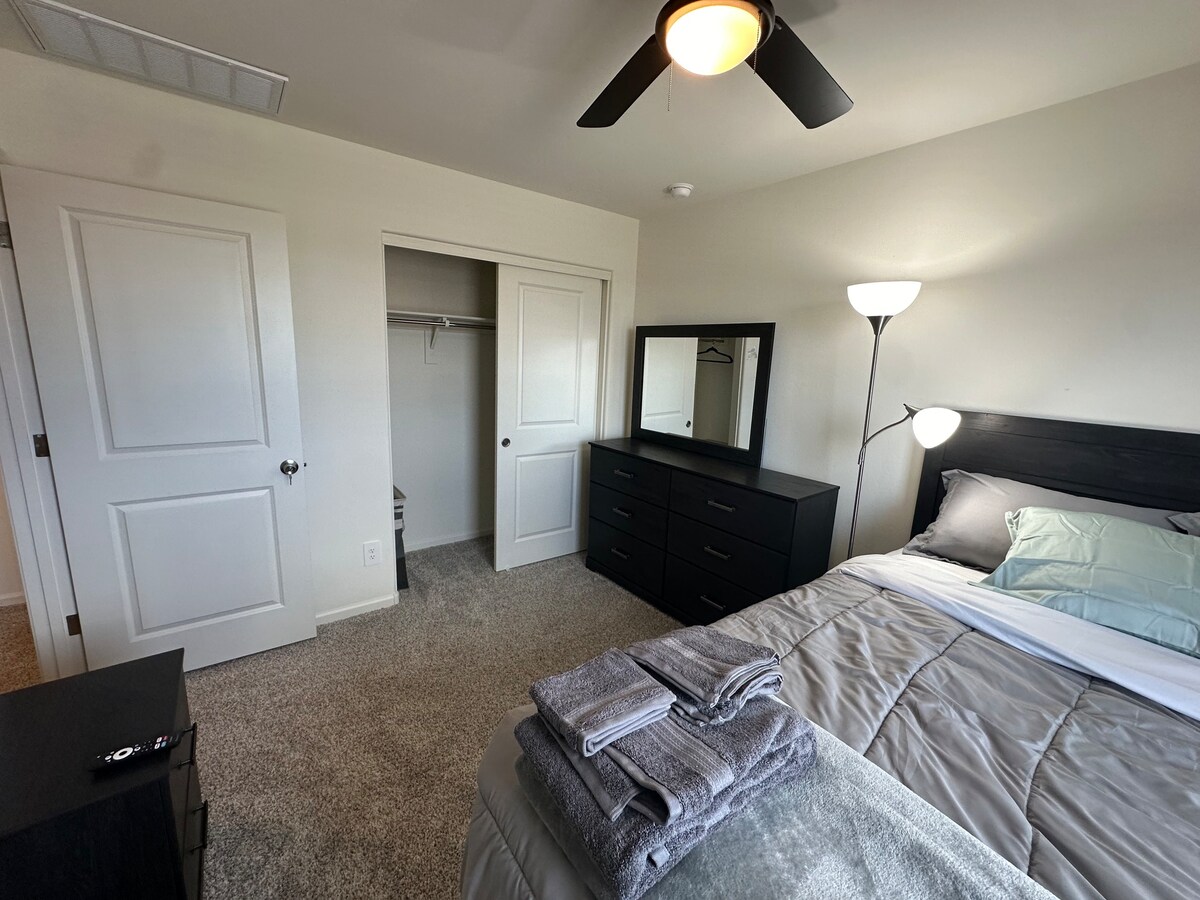 R&R-Room in Tucson, Centrally Located