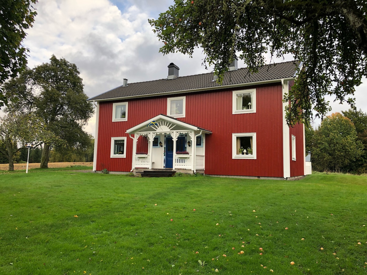 Fridfullt rymligt hus på landet