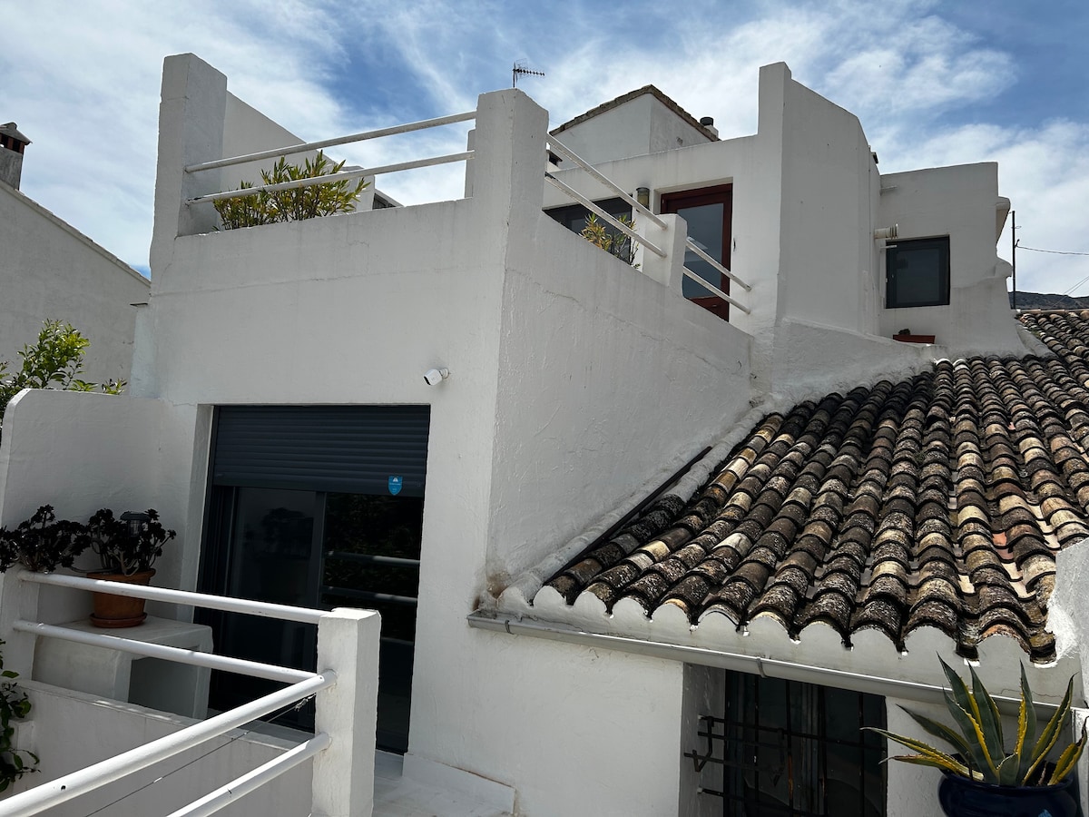 「Casa Rustica 2」露台、户外厨房和景观