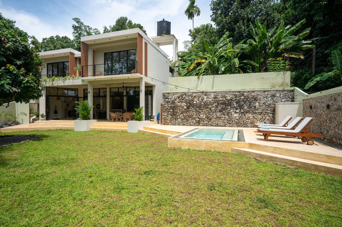 Villa with Pool Close to Makahiya Fitness & Beach