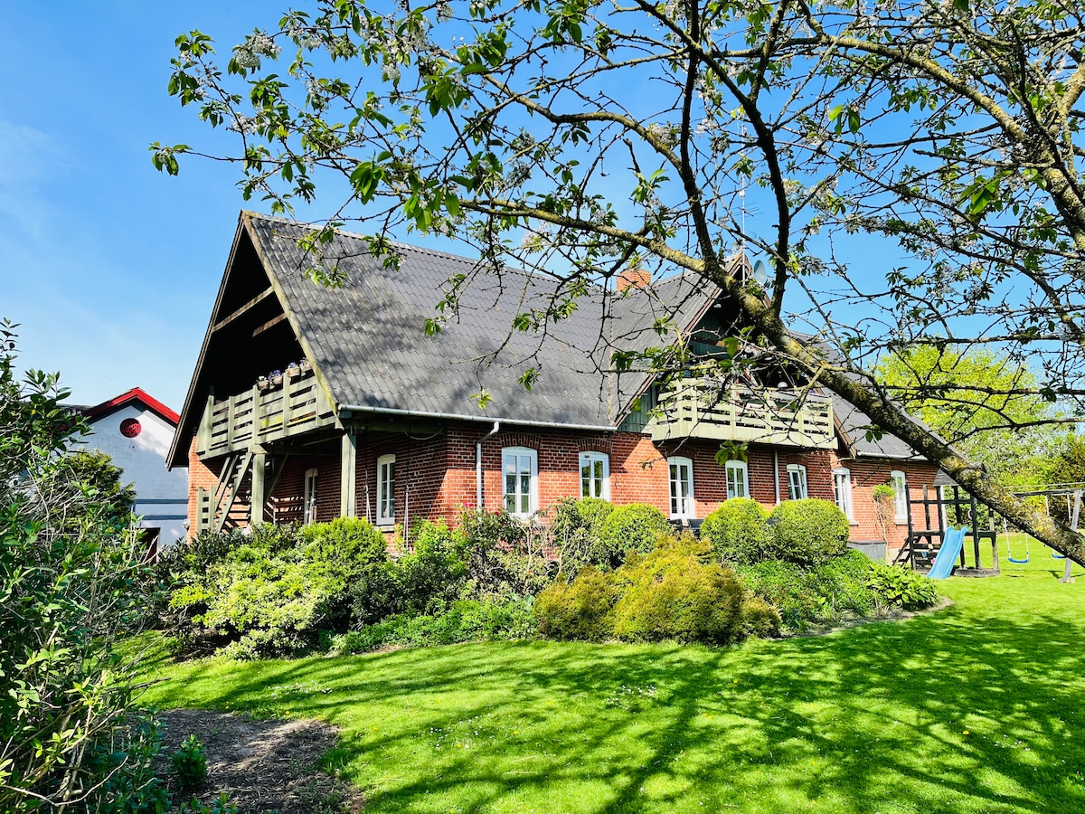 Peaceful & Spacious Farmhouse