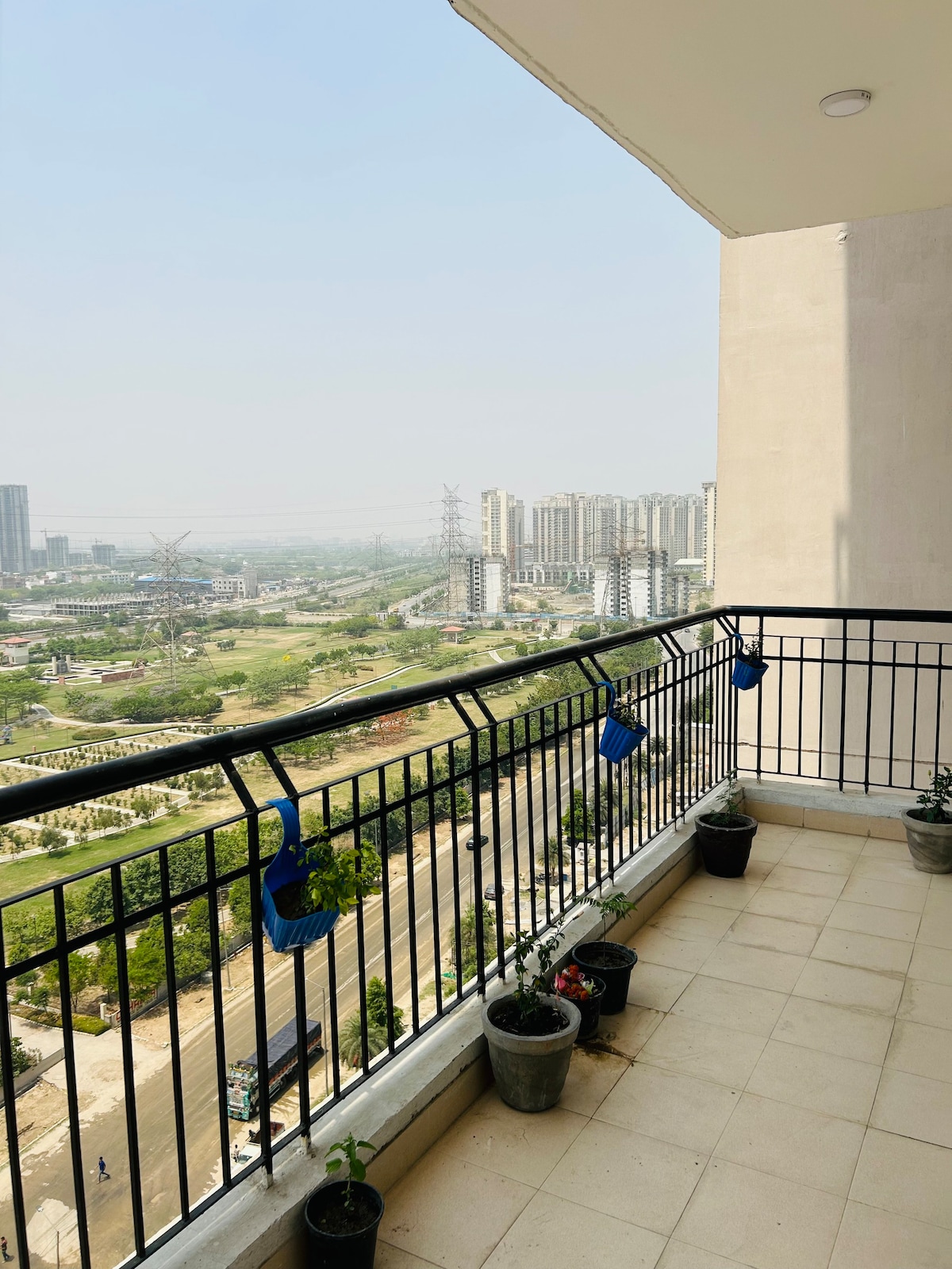 Pvt room in a shared 2BHK apt in Sec 150 Noida