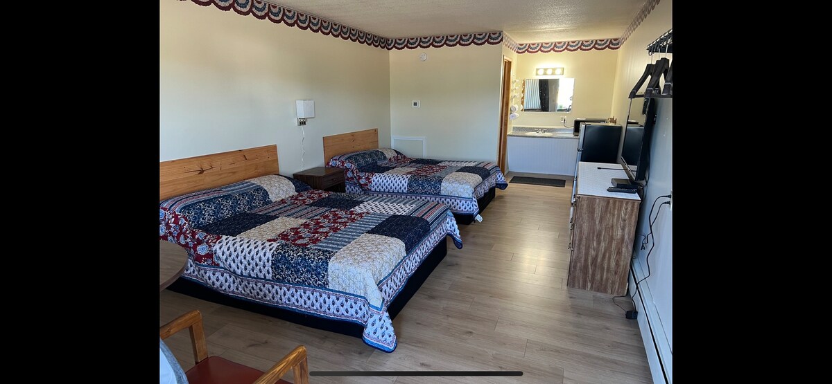 Room #2, double queen beds - ORV Trail Access