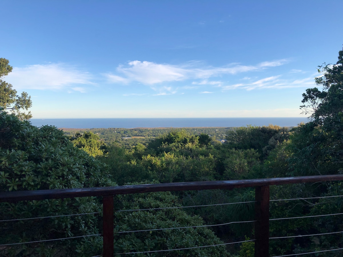 Loerie Ridge - Family home with sea vistas!