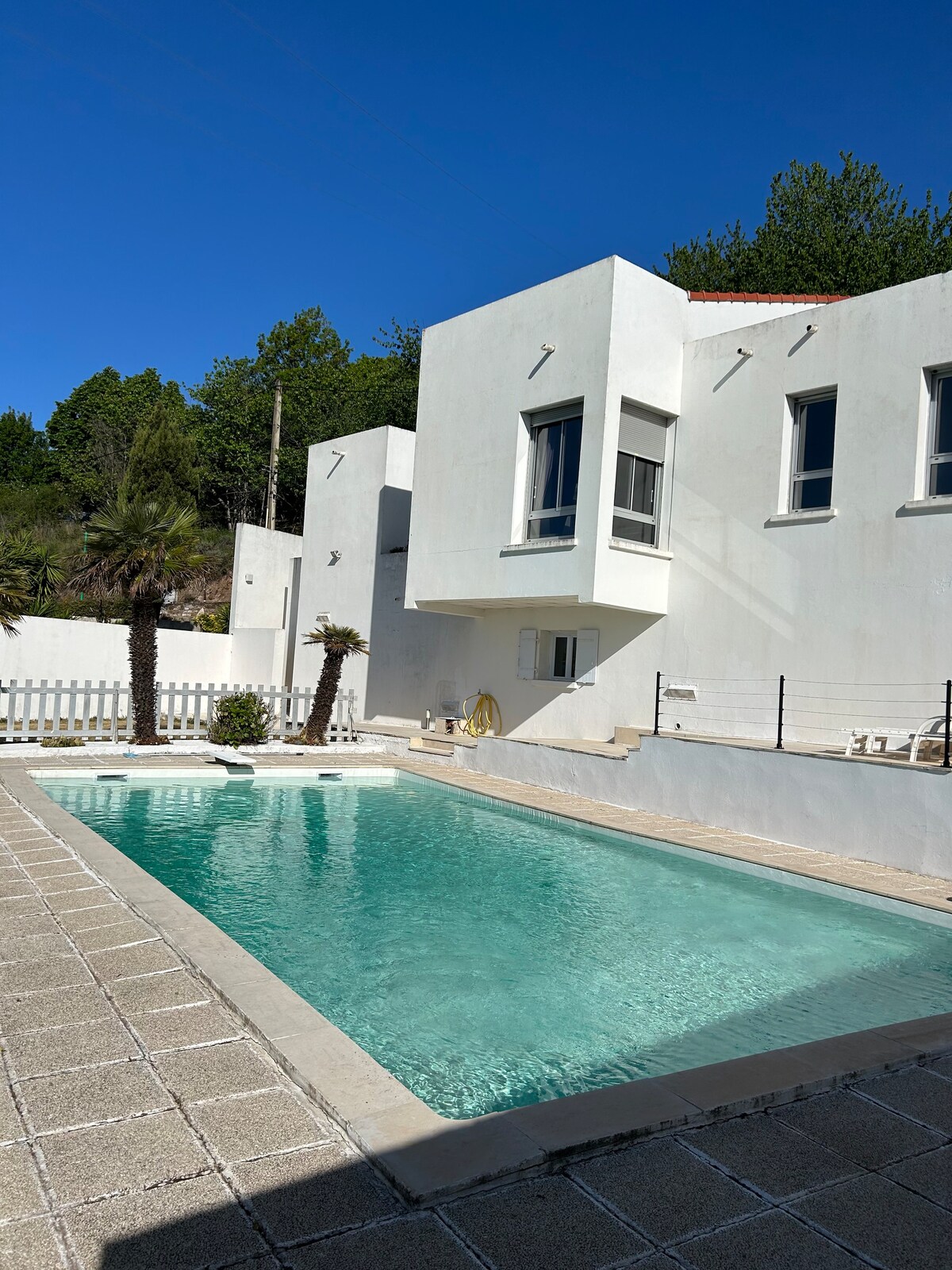 Maison contemporaine avec vue sur la mer