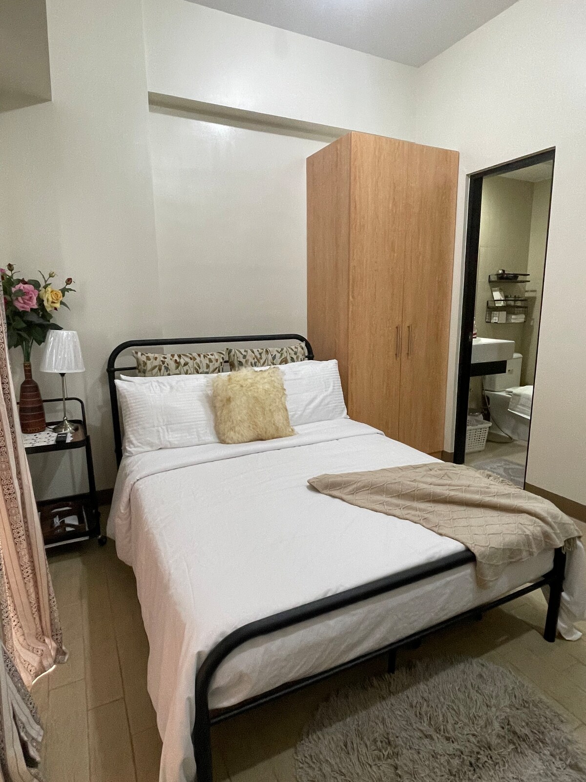Charming Megaworld Home close to ICC with Netflix