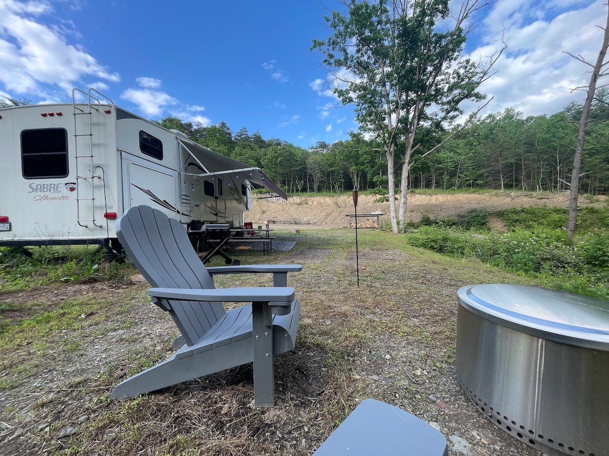 Cozy Camper near Bald Eagle State Park/Sayers Lake