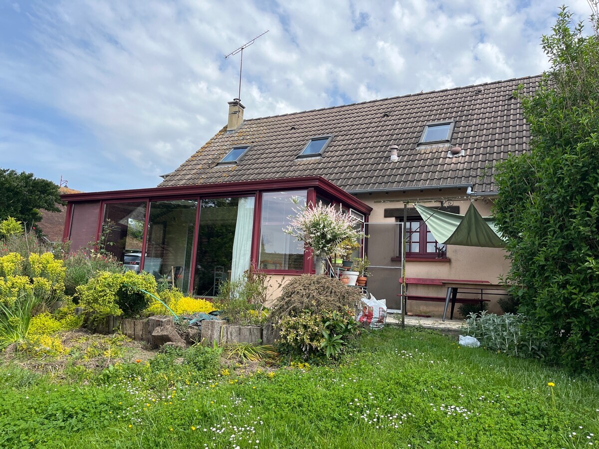 Le baltier fleuri maison à une heure des plages