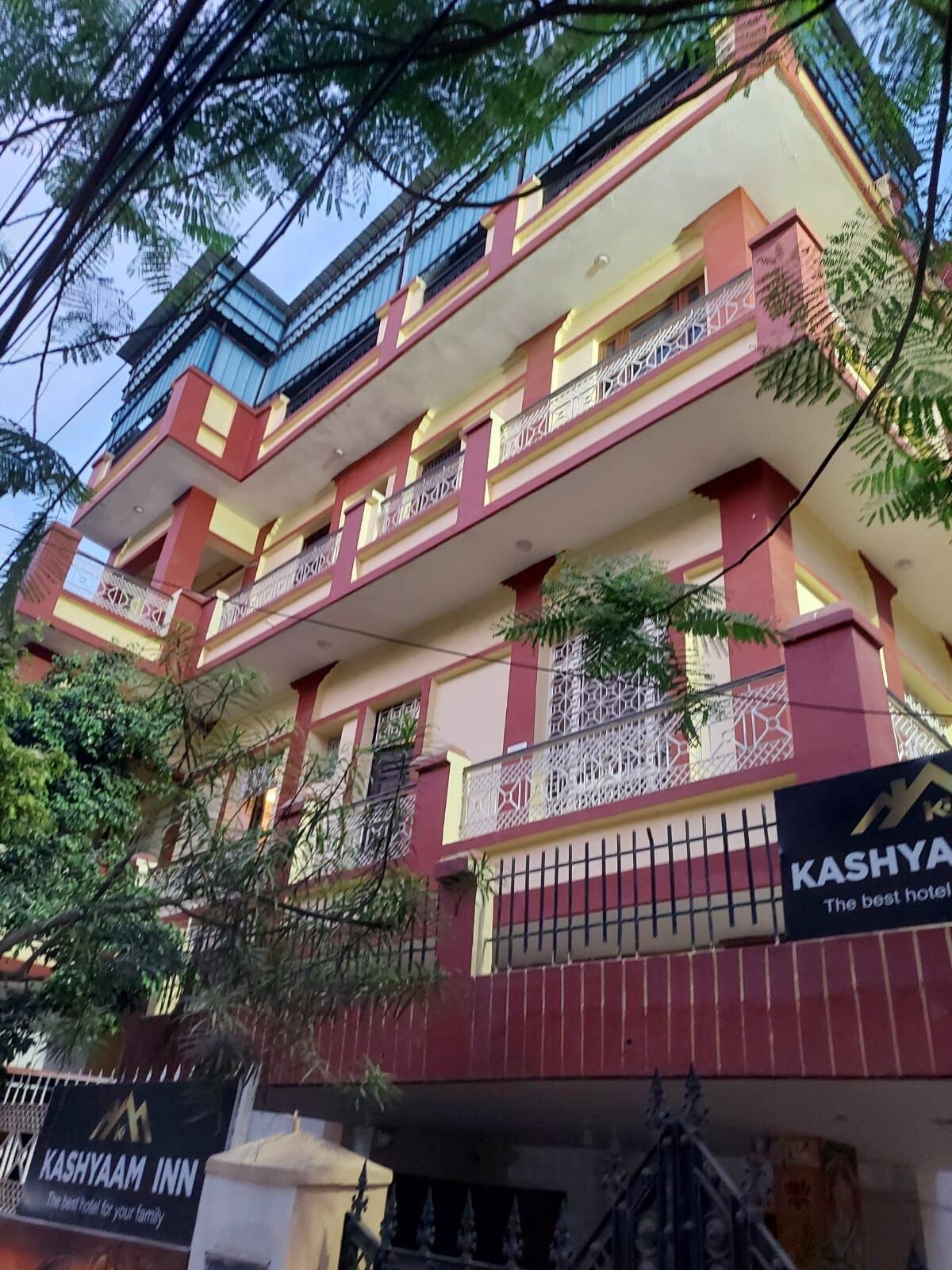 Luxury Kashyaam Holiday Inn