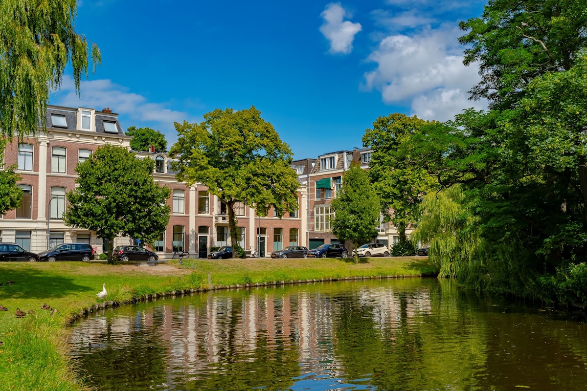 Family mansion in Haarlem at central park