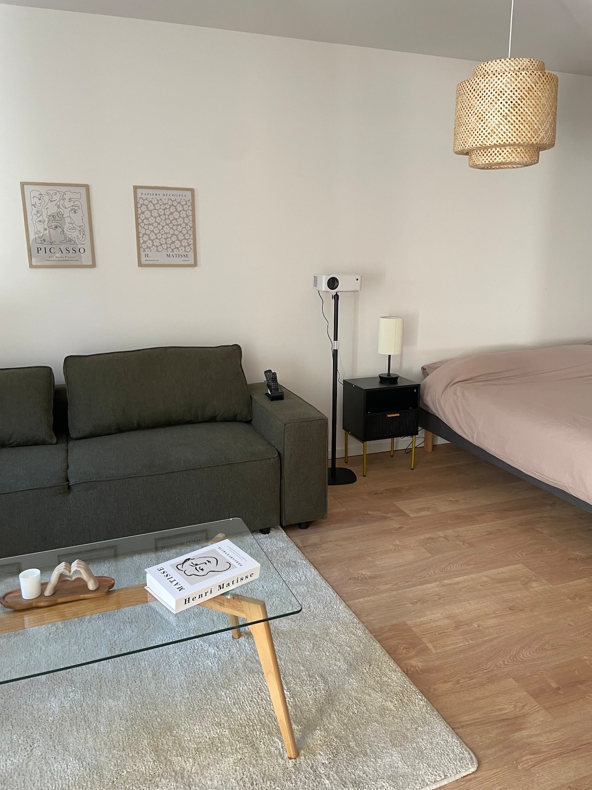 Loft avec jacuzzi, vidéo projecteur et jardin