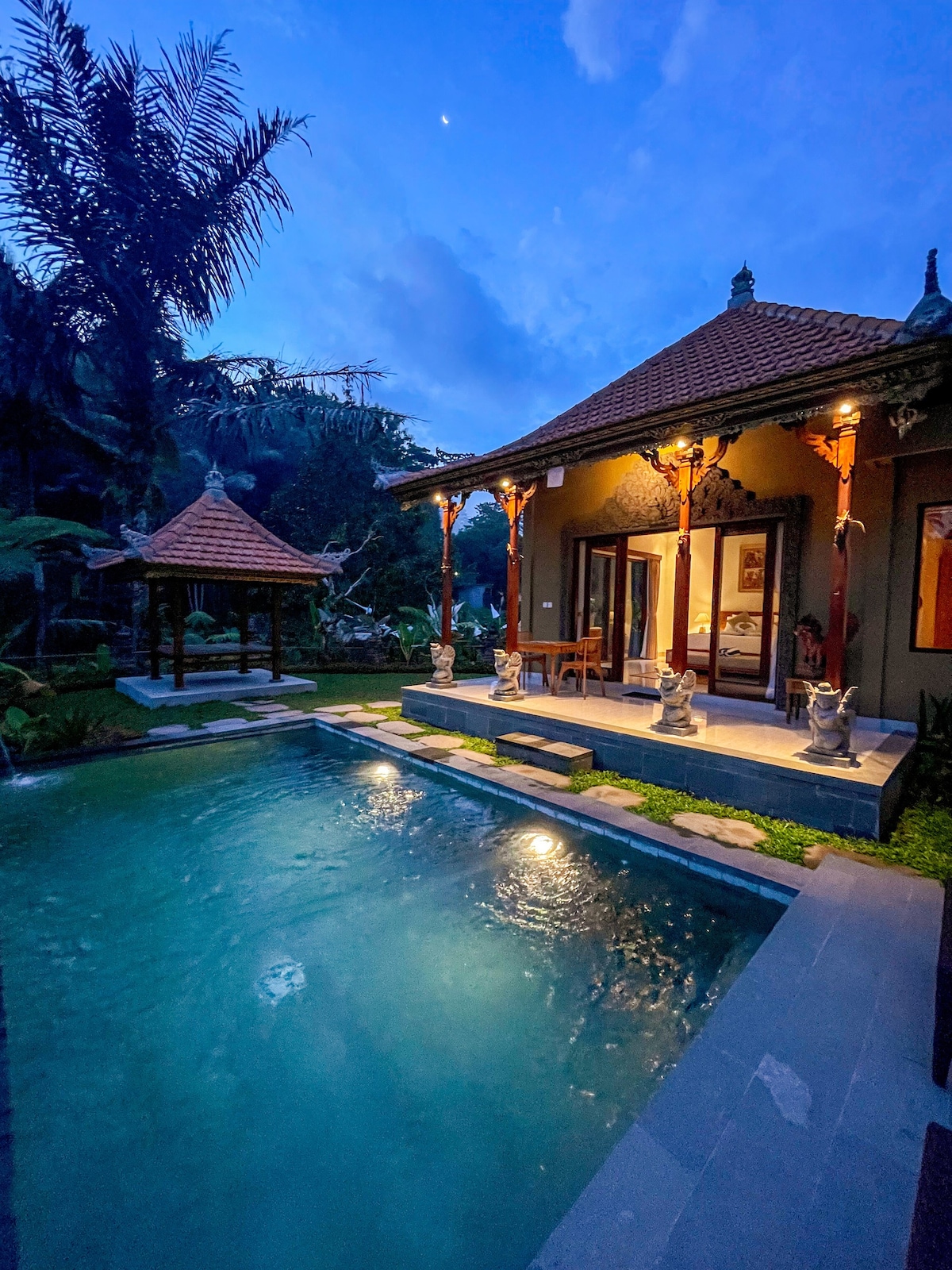 全新！带无边泳池的巴厘岛风格1卧室