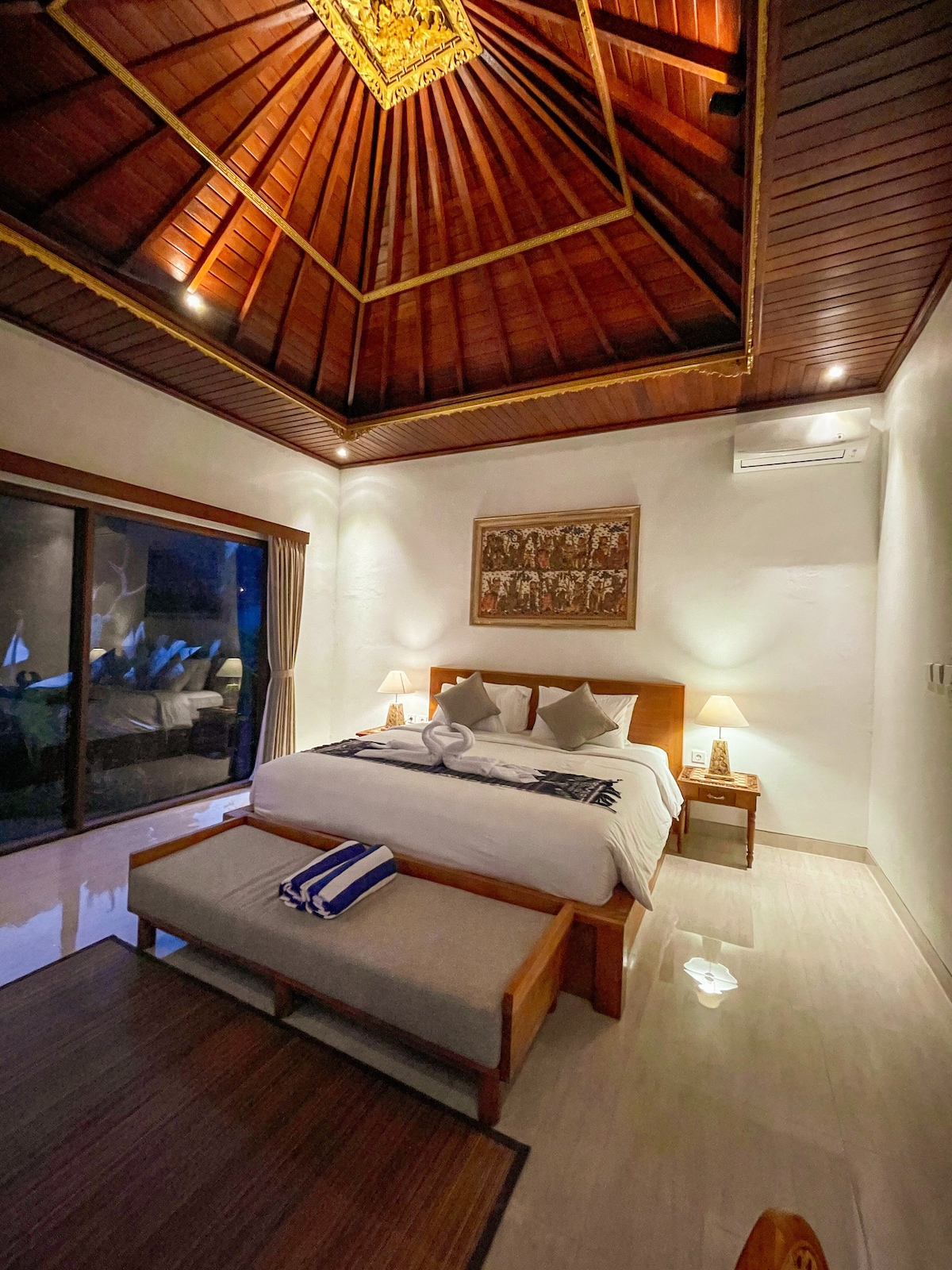全新！带无边泳池的巴厘岛风格1卧室