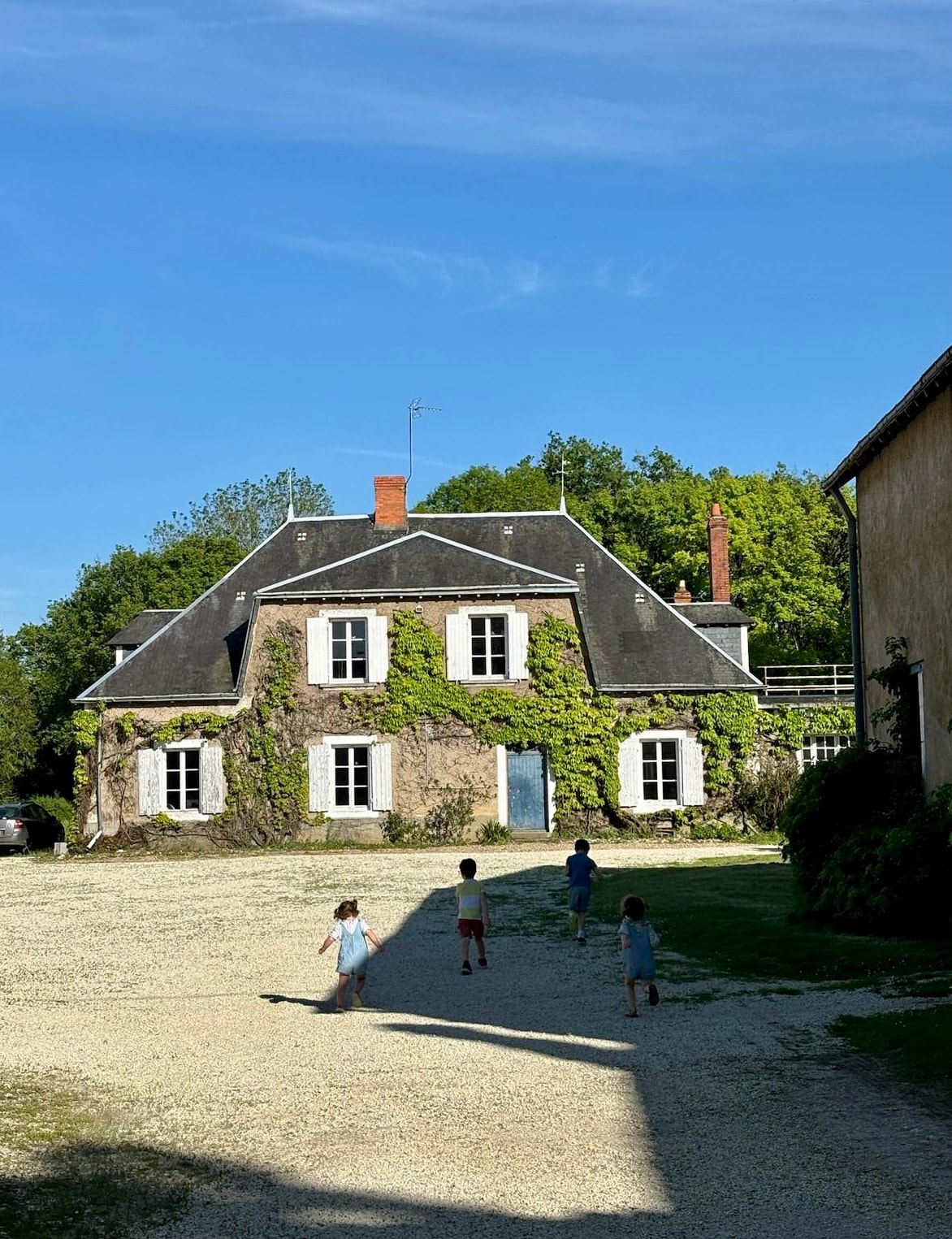 Manoir au milieu des champs