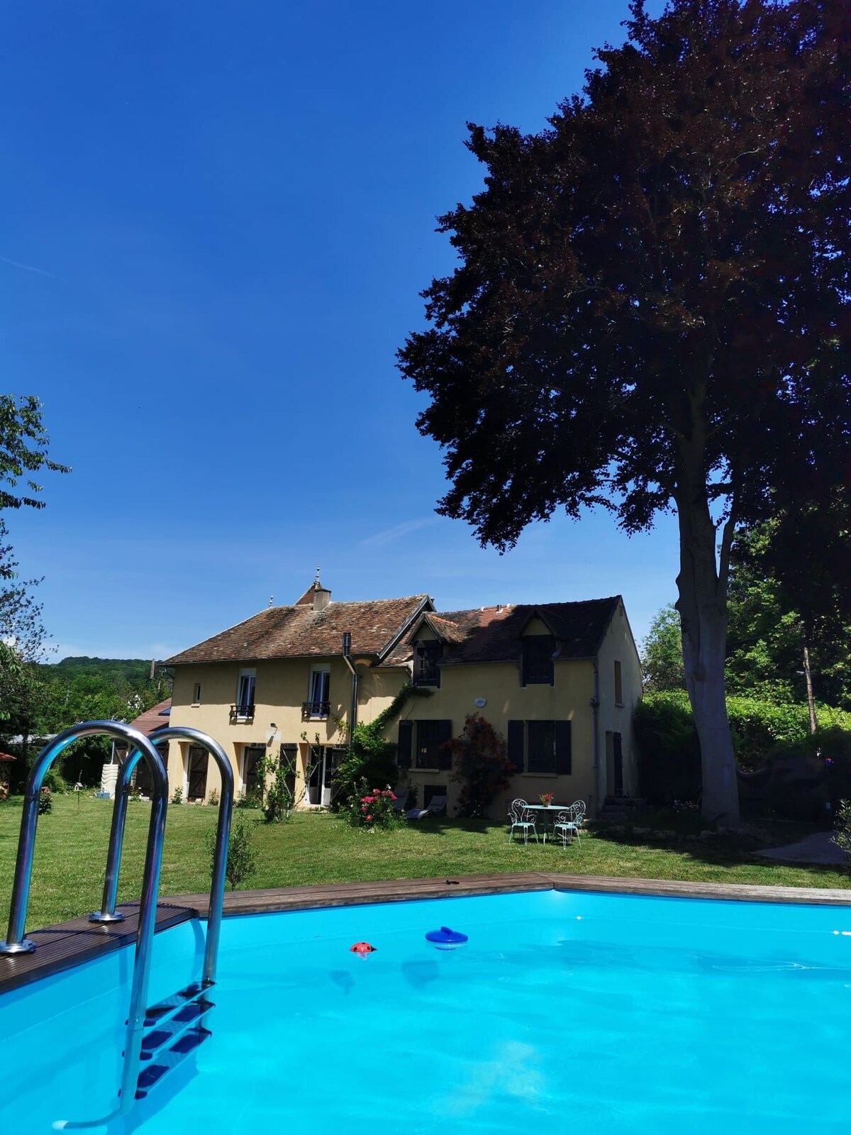 La campagne à 1h de Paris, avec piscine et jacuzzi