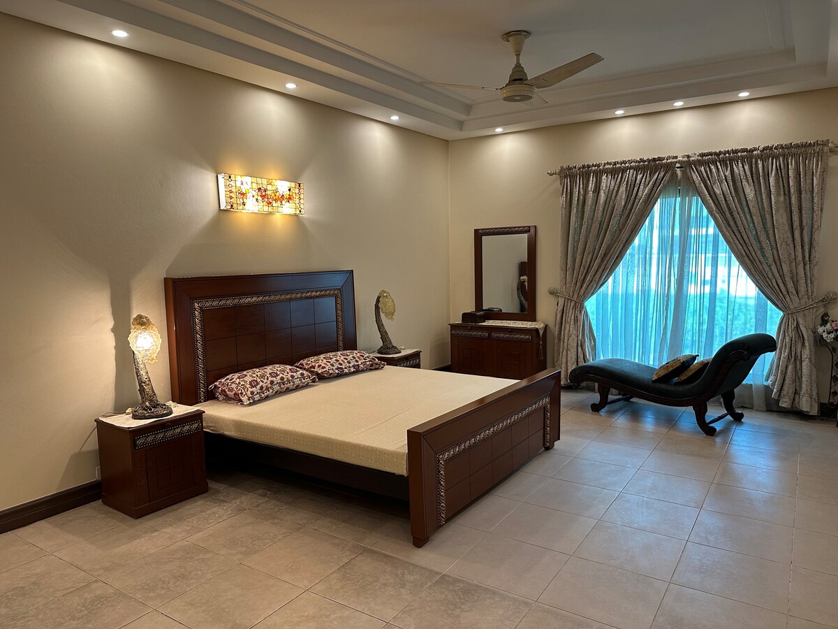 Grandeur Private Bedroom