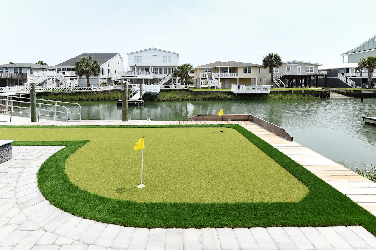 Waterfront+Pool & Putting Green