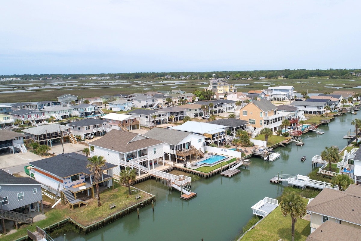 Waterfront+Pool & Putting Green