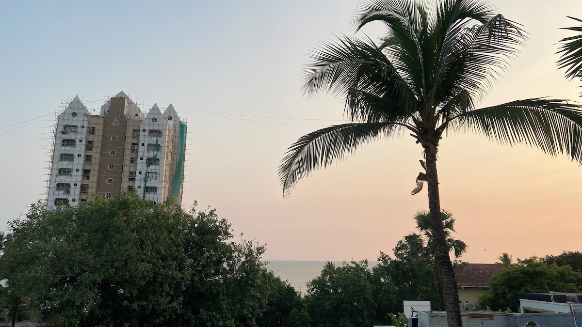 Versova Guest House with a View