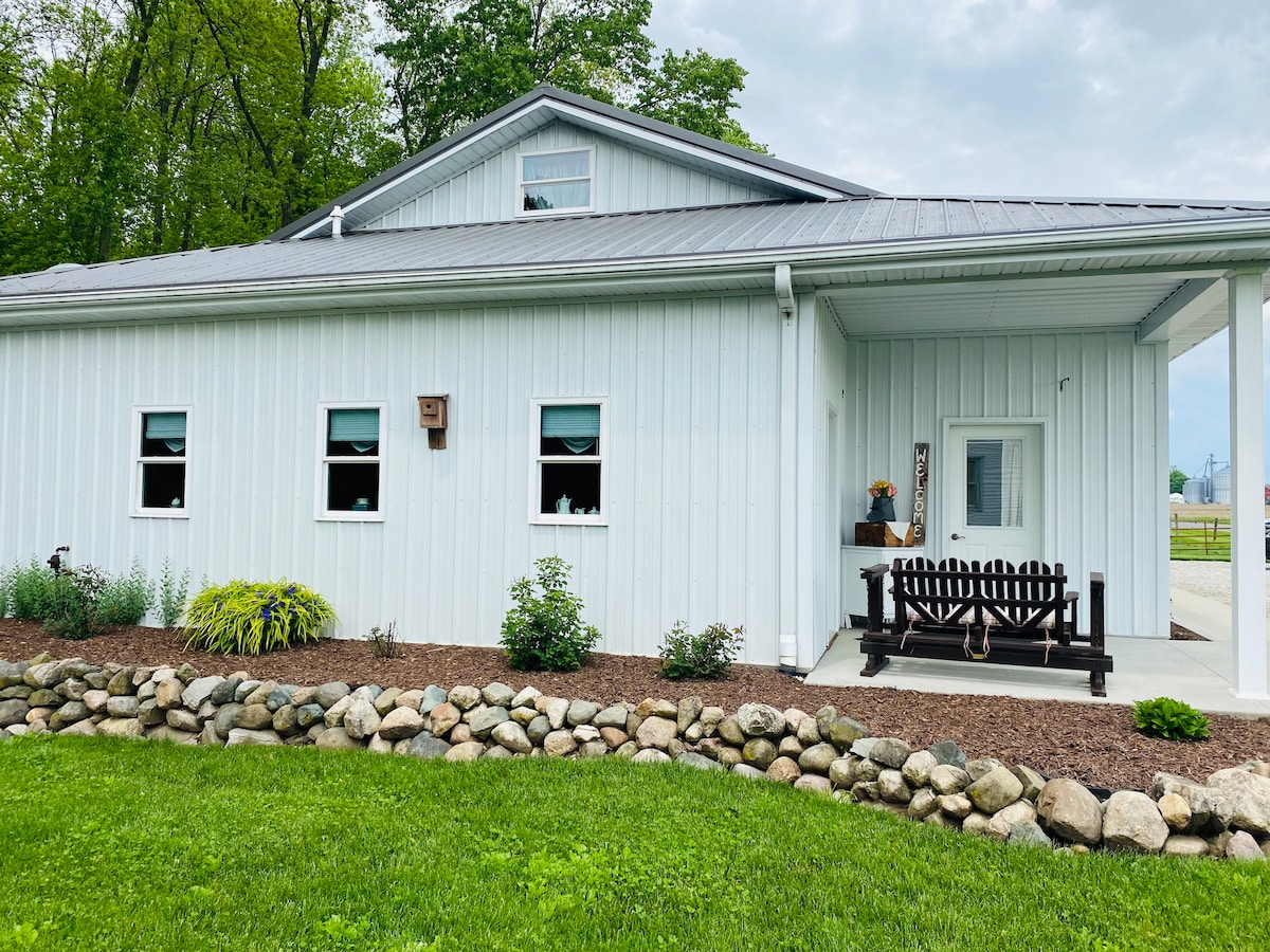 Woodside Retreat 
in the Heart of Amish Country