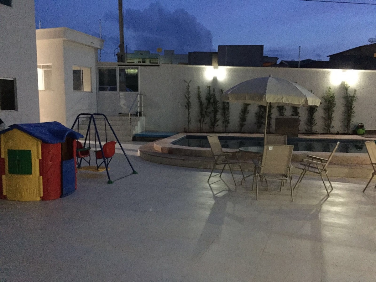 Apartamento com piscina e área de lazer
