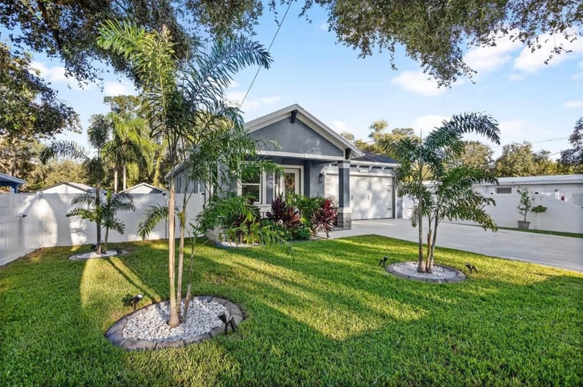 Stunning home in th heart of Tpa