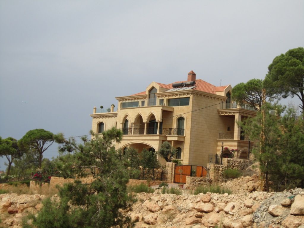 Luxurious villa in bchemoun