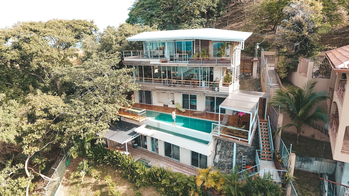 4-Level Villa & Monkey Trees Tamarindo Center