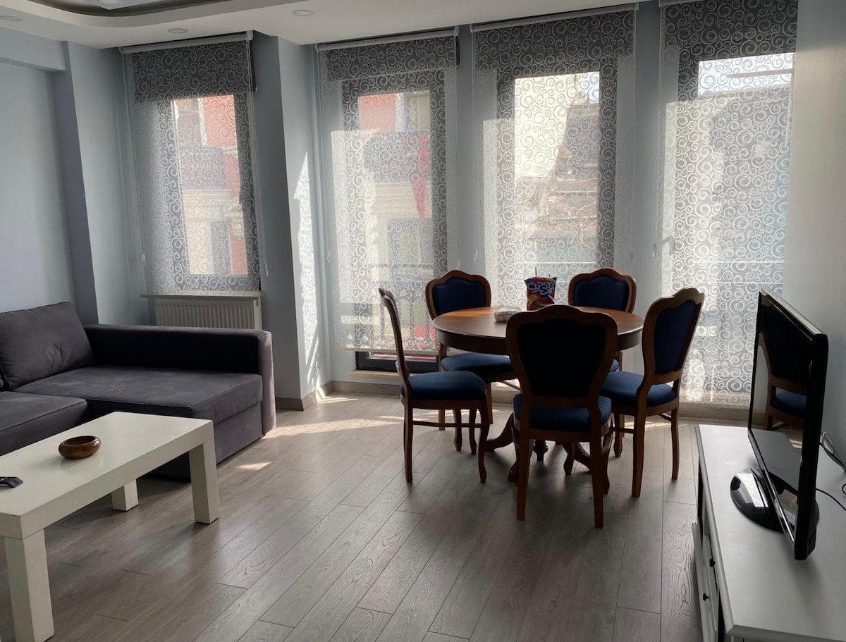 带露台的Beyoğlu复式公寓